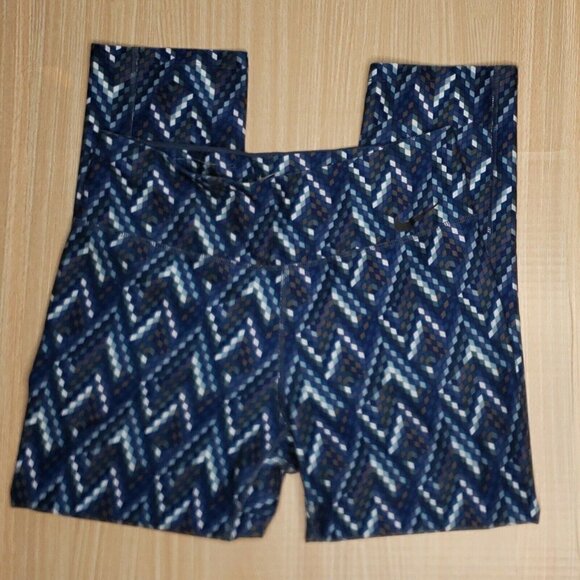 Nike Dri Fit Geometric Capri Athletic Leggings - Picture 1 of 10